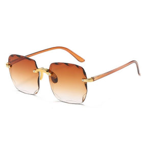 Óculos de Sol Feminino Leve e Elegante + Frete Grátis + Envio Imediato + Brinde