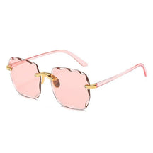 Óculos de Sol Feminino Leve e Elegante + Frete Grátis + Envio Imediato + Brinde